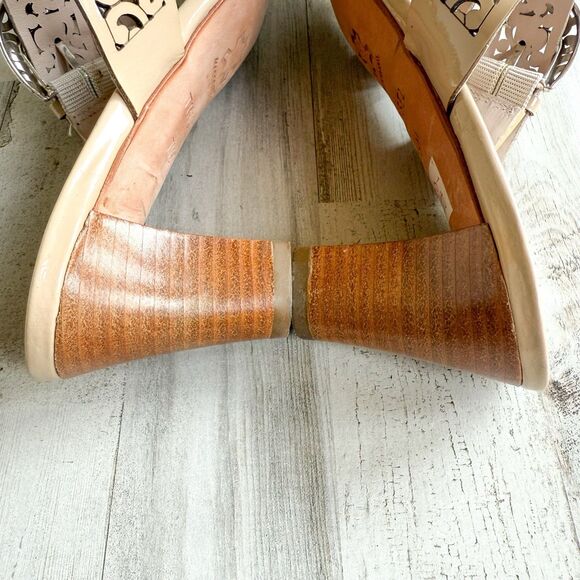 BRIGHTON Tinsel Leather Strappy High Heel Open Toe Beige Sandals Womens Size 7.5 - Picture 9 of 16